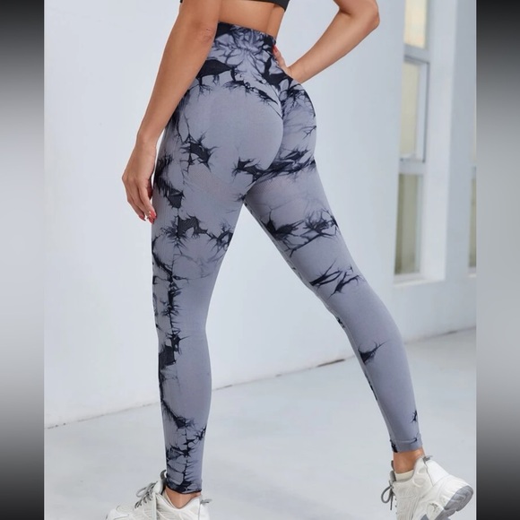 Super flattering SHEIN Scrunch Butt Leggings! - Picture 1 of 5